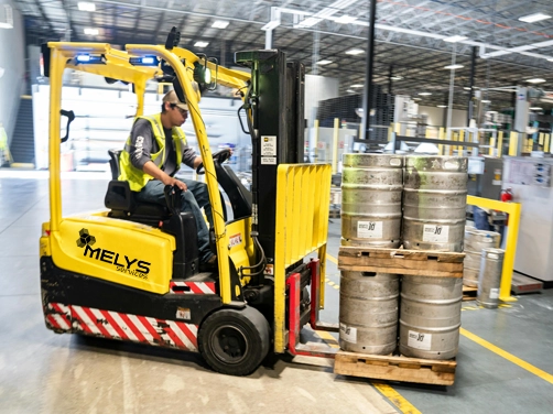 melys_services_qui_transporte_du_materiel